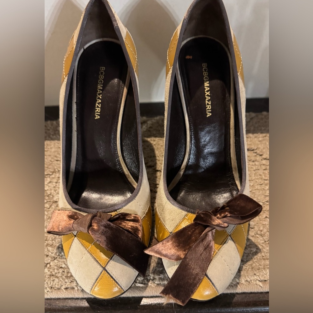 BCBGMaxAzria Women's Gold and Brown Heels